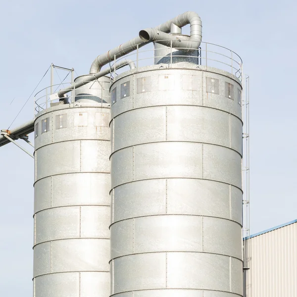 Industriële silo's in de chemische industrie — Stockfoto