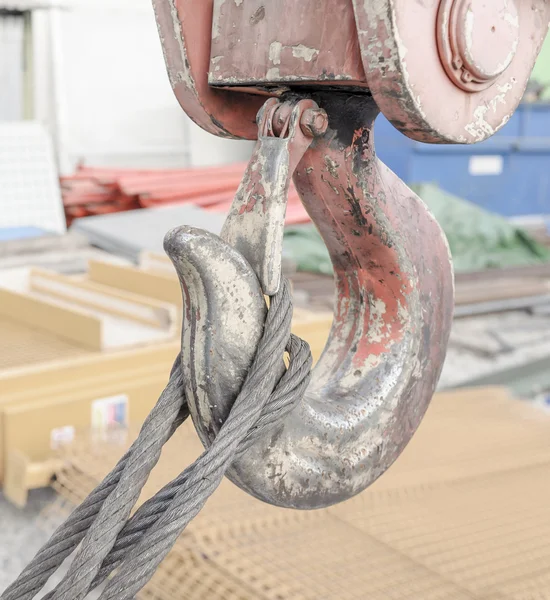 Çelik kabloyla vinç kancası