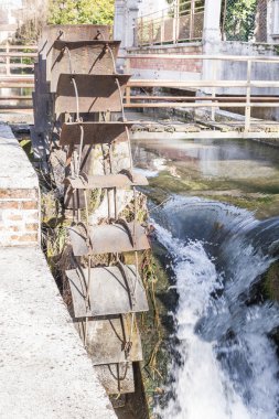 Su değirmen tekerlek