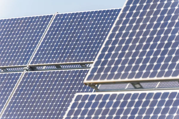 太陽電池パネル、緑エネルギー — ストック写真