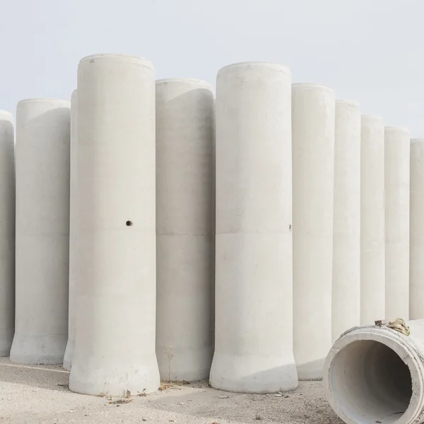 Tubería de cemento para el comercio de la construcción — Foto de Stock