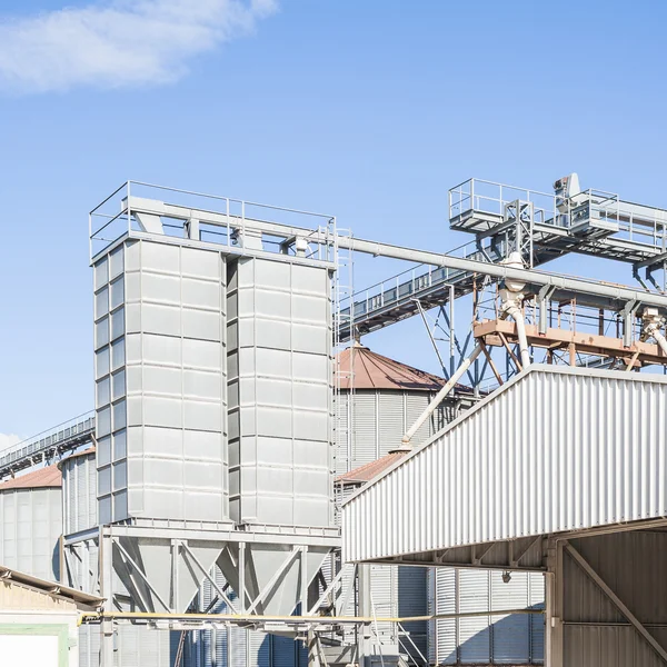 Instalación de almacenamiento de cereales y producción de gas biológico — Foto de Stock