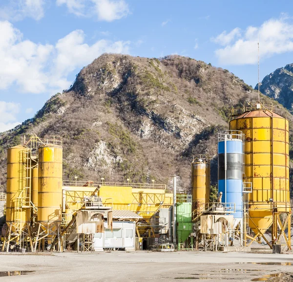 Plant for the production of concrete. — Stock Photo, Image