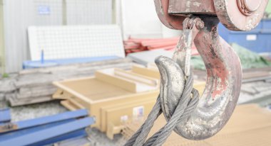 Çelik kabloyla vinç kancası