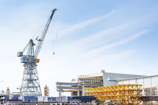 Estaleiro de Fincantieri, trabalhando para construir um novo navio  . — Fotografia de Stock