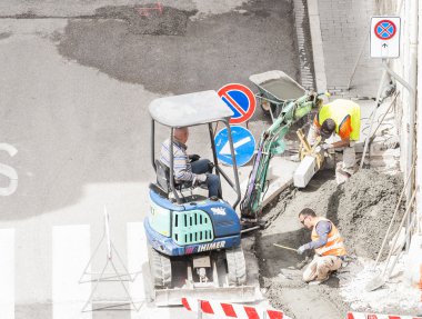 Kaldırım yapım aşamasında