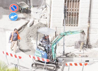 Kaldırım yapım aşamasında