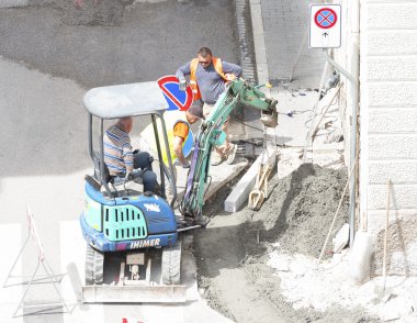 Kaldırım yapım aşamasında