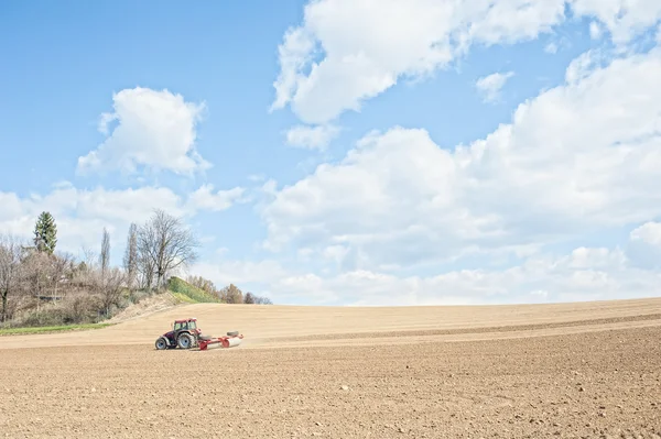 Tractor compresses the soil after planting with rollers. — Stock Photo, Image