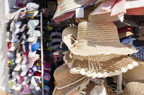 Sombreros de paja en venta —  Fotos de Stock