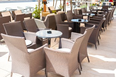 Bir kafe küçük tablo satırı 