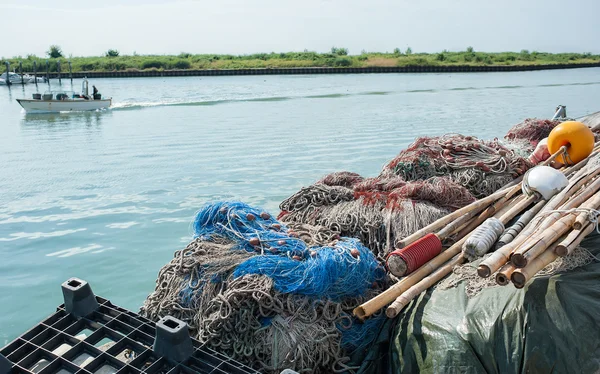 Reti da pesca ammucchiate di fila — Foto Stock