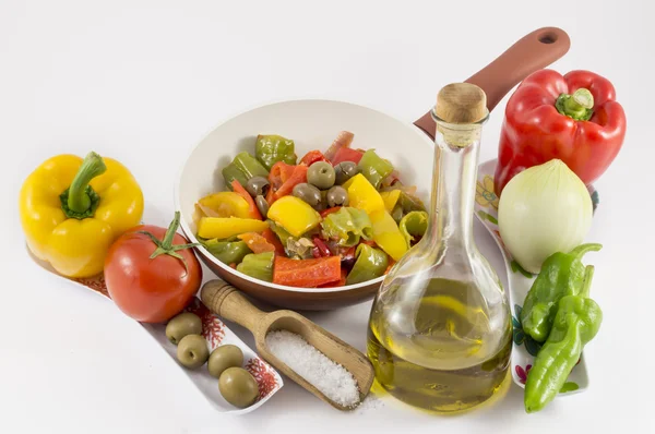 Poivrons, oignons, tomates et olives — Photo