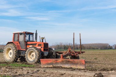 Çiftlik araçları ile tarım peyzaj
