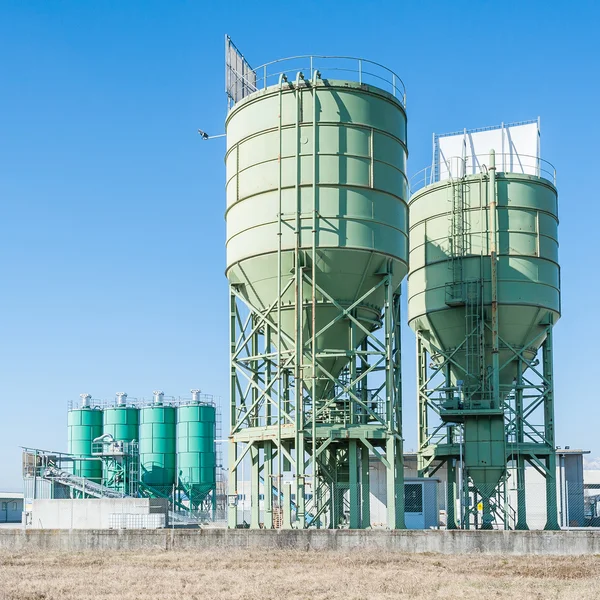 Twee silo's voor lime — Stockfoto