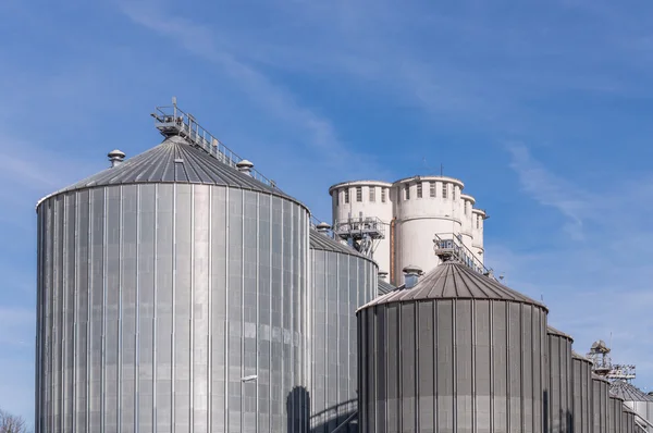 Opslag faciliteit granen, en de productie van biogas — Stockfoto