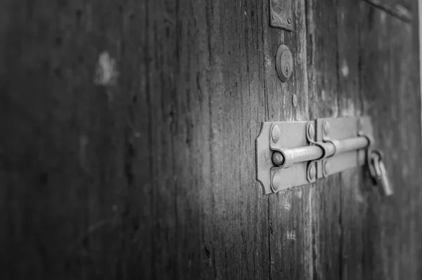 Old latch of a main door — Stock Photo, Image