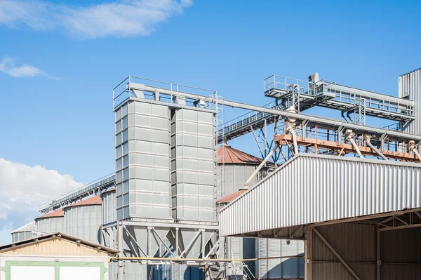 Instalación de almacenamiento de cereales y producción de gas biológico — Foto de Stock