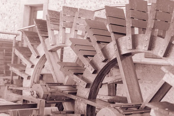 Účinek vinobraní. Mill, lopatu Wood — Stock fotografie