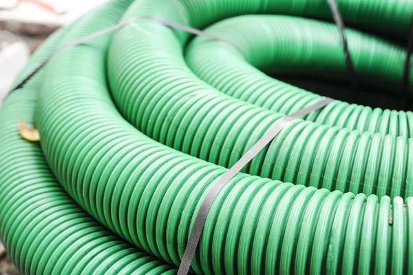 Flexibele plastic buis groen — Stockfoto