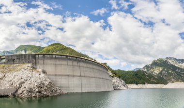 dağlarda hidroelektrik Barajı