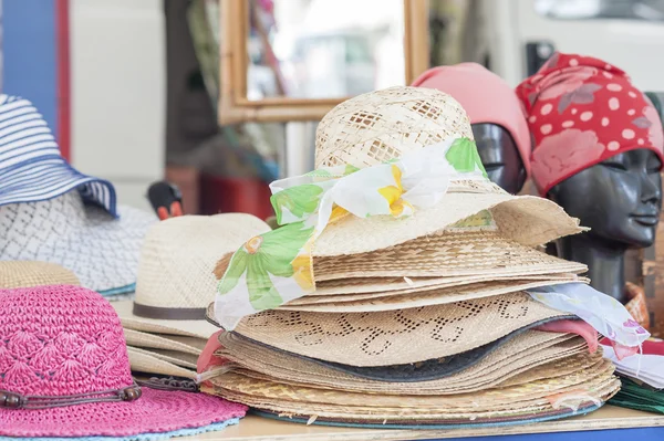 Gorros de paja para mujer —  Fotos de Stock