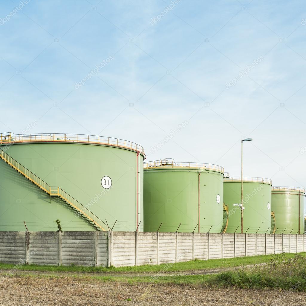 Storage oil tank