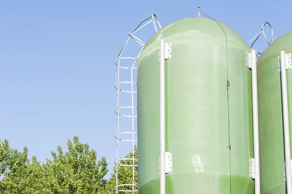 Silos verdes agrícolas — Foto de Stock