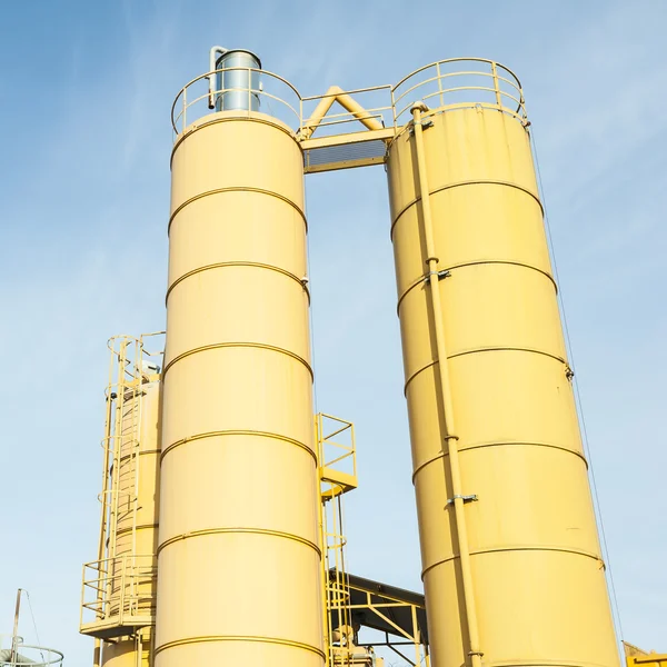 Concrete mixing silo, site construction facilities. — Stock Photo, Image