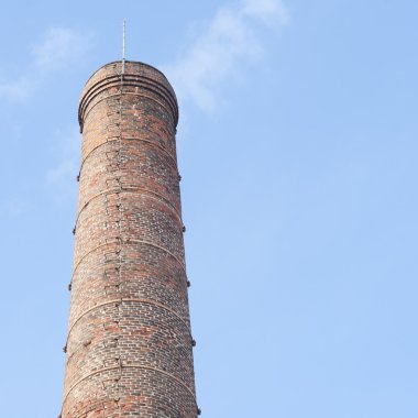 Fabrika baca üzerinde net bleu sky