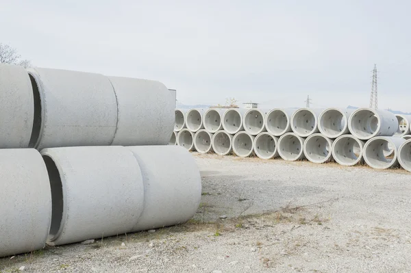 Tubería de cemento para el comercio de la construcción — Foto de Stock