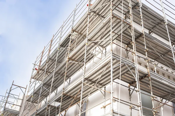 House and scaffold — Stock Photo, Image