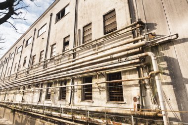 Eski fabrika ve borular