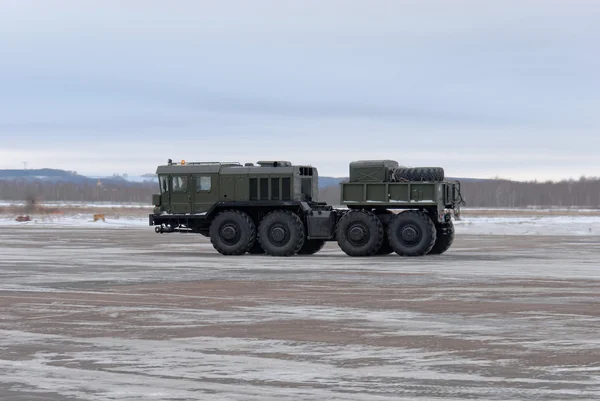 De trekker van de Mzkt-79221 gebruikt in de Topol-M-raketsysteem — Stockfoto