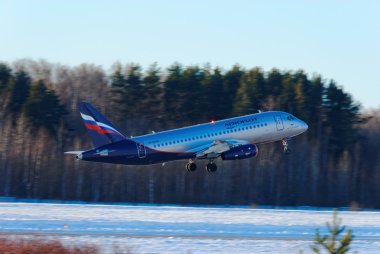 Nijniy Novgorod. Rusya. 17 Şubat 2015. Aeroflot şirketin yolcu Airbus A319 uçak pist geliyor