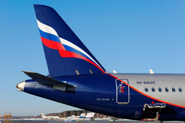 Nyizsnyij Novgorod. Oroszország. Február 17-én, 2015. Farok része a cég Aeroflot Sukhoi Superjet Ssj-100 síkja Jogdíjmentes Stock Fotók