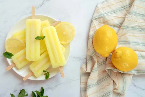 Lemon Pops Flat Linen Ice Fresh Lemons Background — Stock Photo, Image