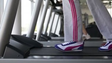 Treademill üzerinde çalışan