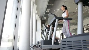 Treademill üzerinde çalışan