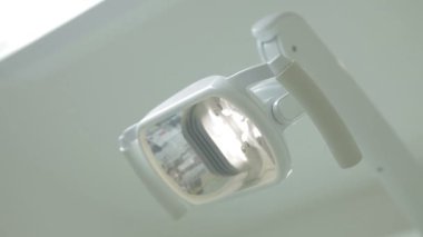 dişçi ofisinde lamba.