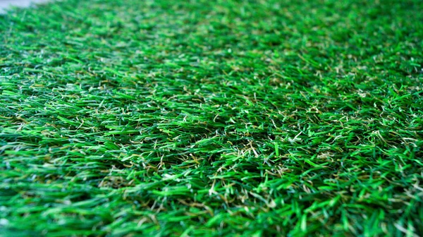 緑の人工芝 サッカー場 ゴルフ場 夏には緑の草 地域の改善 横写真 — ストック写真