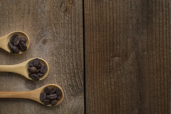 Coffee bean Spoon on a wooden table — стоковое фото