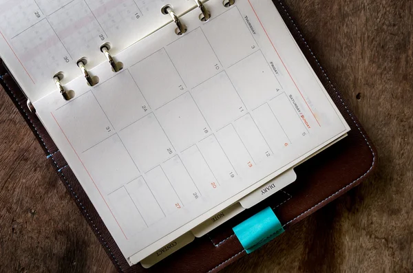 Dagboek op een houten tafel — Stockfoto