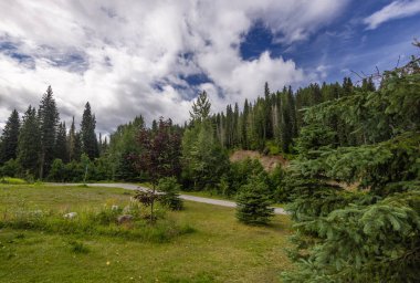 Banff Ulusal Parkı 'nın güzel doğal manzarası, Alberta, Kanada