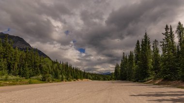 İnanılmaz doğal manzara, Trans-Canada Karayolu, Banff Ulusal Parkı