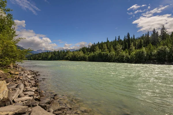 Fenséges Természeti Táj Hegyi Folyóval Banff Nemzeti Parkban Alberta Kanada — Stock Fotó