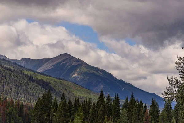 カナダのアルバータ州バンフ国立公園の美しい自然景観 — ストック写真