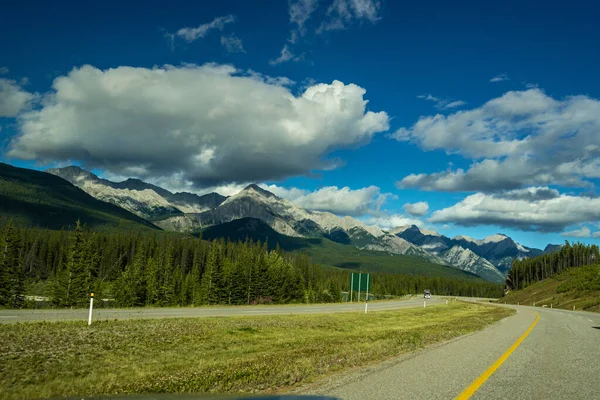 Majestic Mountains Highway Banff National Park Alberta Canada — Stock Photo, Image