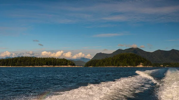 Beautiful Peaceful Natural Scenery Shoreline Scenic Mountains — Stock Photo, Image