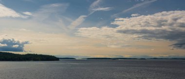 Britanya Kolumbiyası, Kanada kıyı şeridi ile güzel huzurlu doğa manzarası 